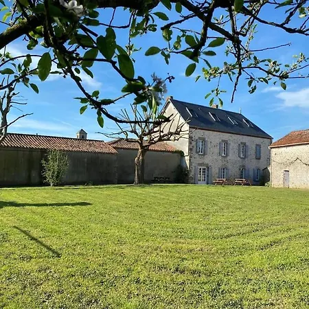 La Belle Etape Grand Gite Familial, 10Min Du Puy Dufou Saint-Mars-la-Reorthe Exterior foto
